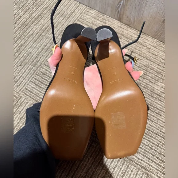 Neous Heels - Picture 3 of 3